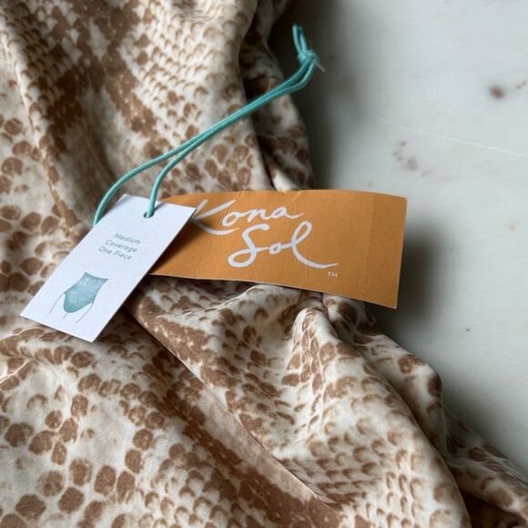 New Kona Sol  One Piece in Tan and Cream Medium - Picture 4 of 8